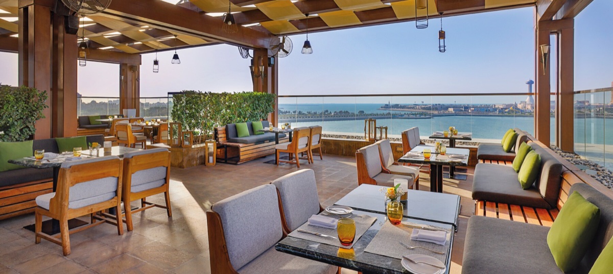 Azura Panoramic Lounge